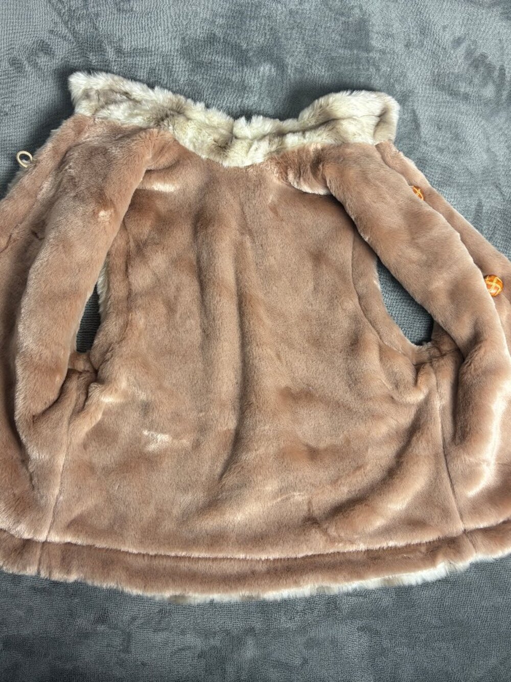 Women's Faux Fur Vest Taupe Beige Plush Mob Wife Y2K Après Ski Boho Luxe - Picture 6 of 6